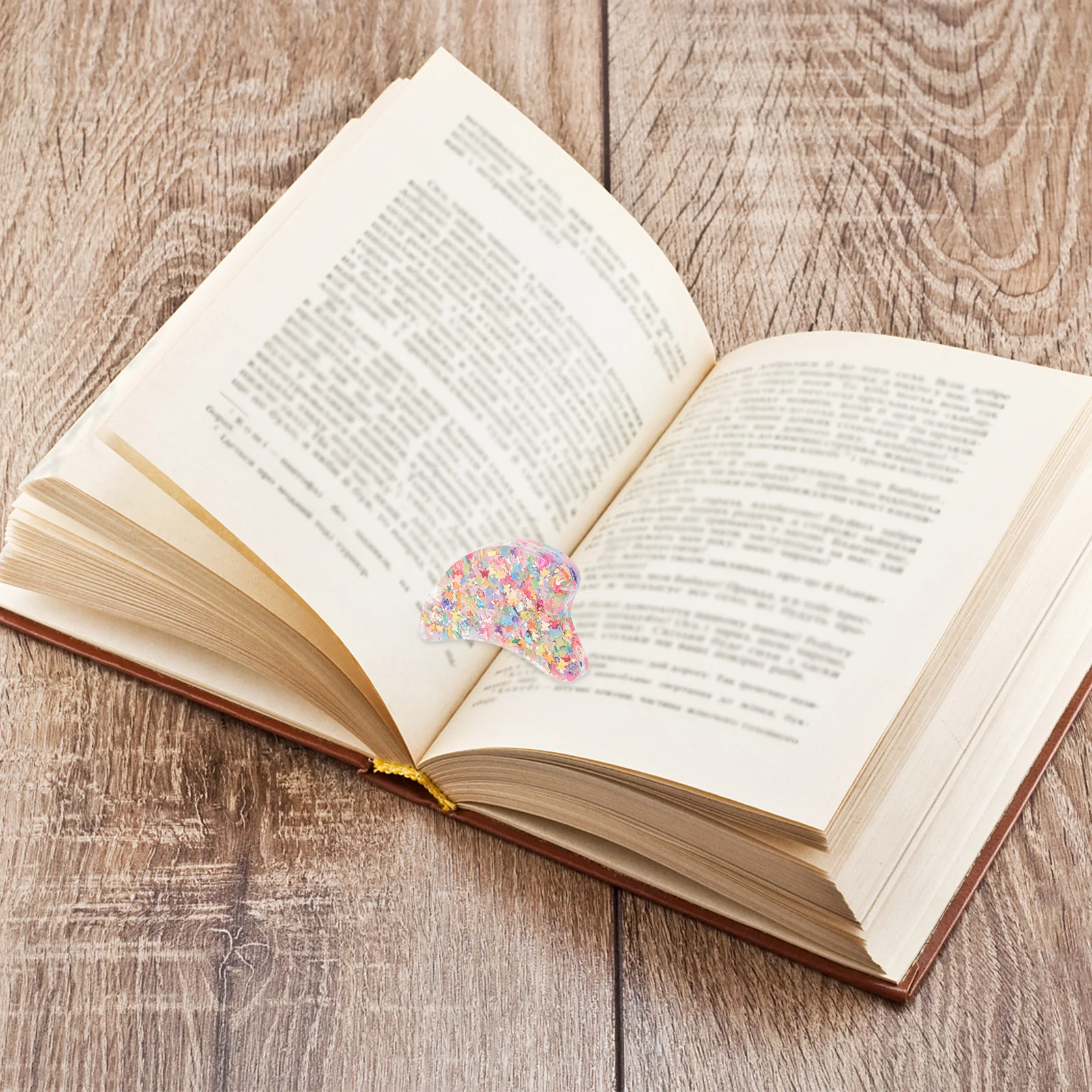 

Cute Heart Book Finger Holder Page Turner for Students Writers Teachers Librarians Portable Reading Supply Elegant Book