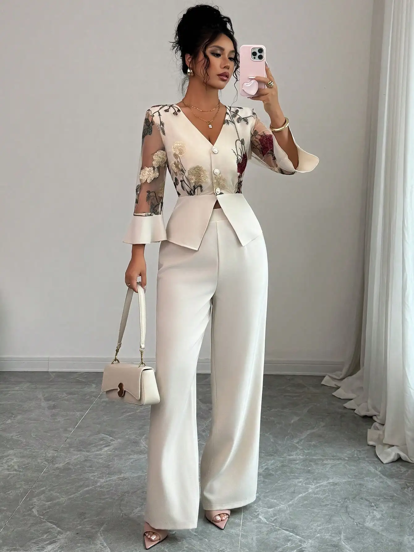 

Комплект из 2 предметов: элегантный женский костюм с вышивкой и сетчатыми вставками, цвет абрикосовый, рукав до локтя