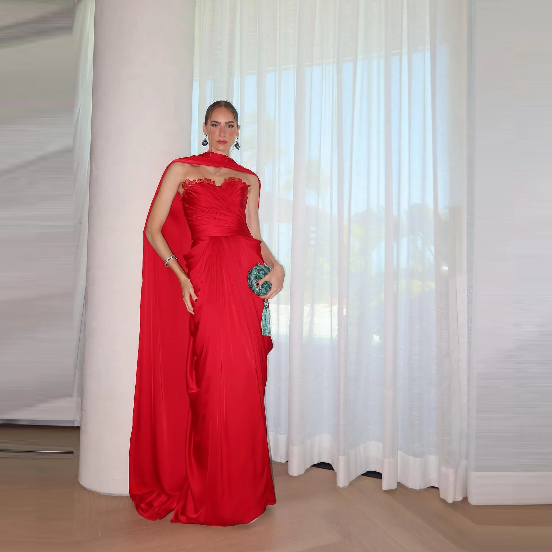 Robe de soirée Cape rouge 2026 - Robe élégante en dentelle sans bretelles avec design dos nu, robe longue formelle pour bal, mariage, gala de fête