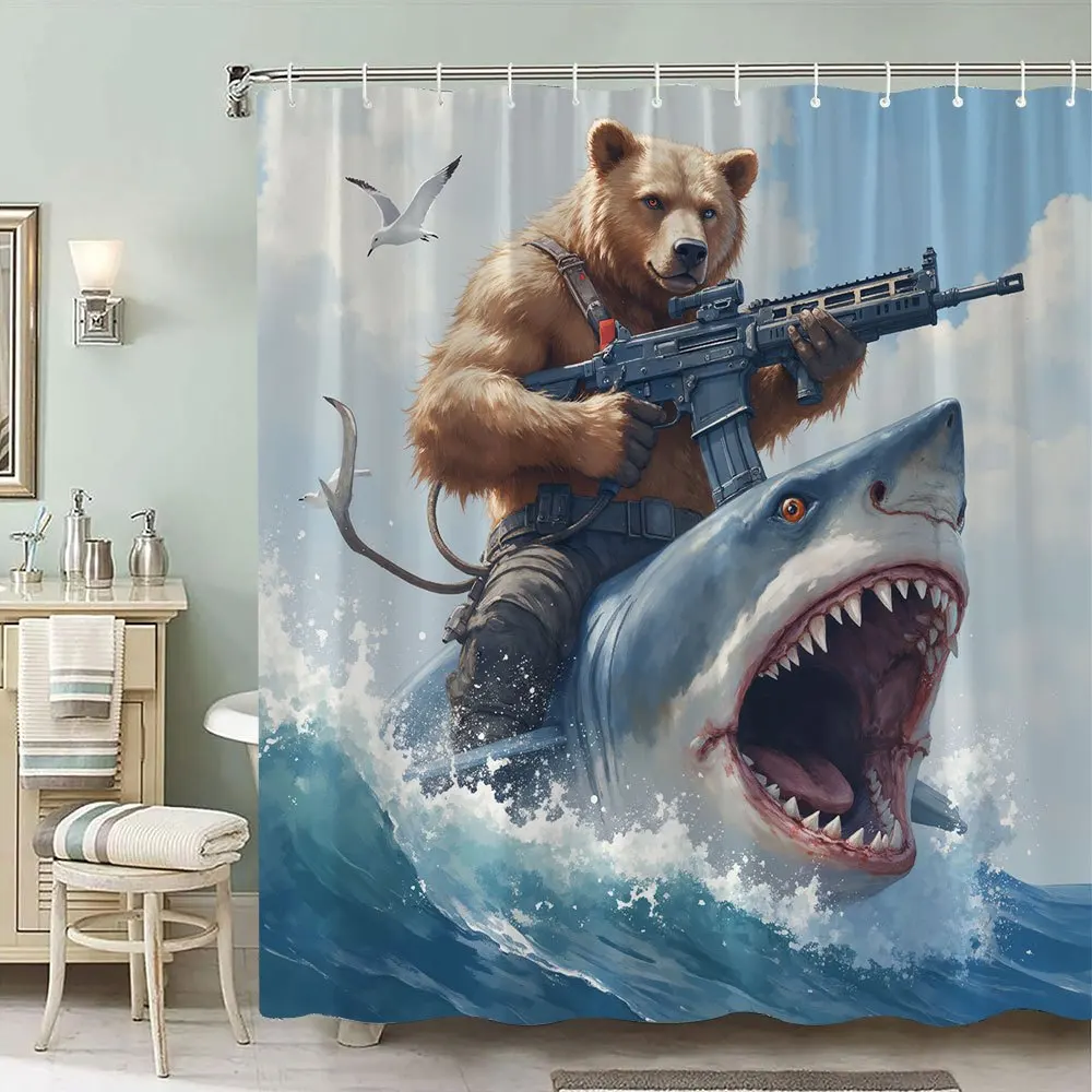 

Забавная занавеска для душа с изображением медведя, ездящего на акуле, с дизайном в виде пулемета и морских волн для яркого декора ванной комнаты. Крючки в комплекте.