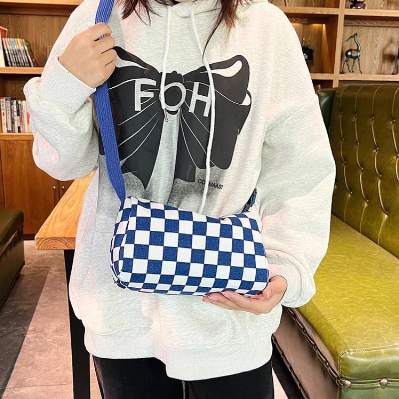 Fashion New Large-capacity Leisure Bag One Shoulder Armpit Bag A Messenger Bag for Commuting To Work