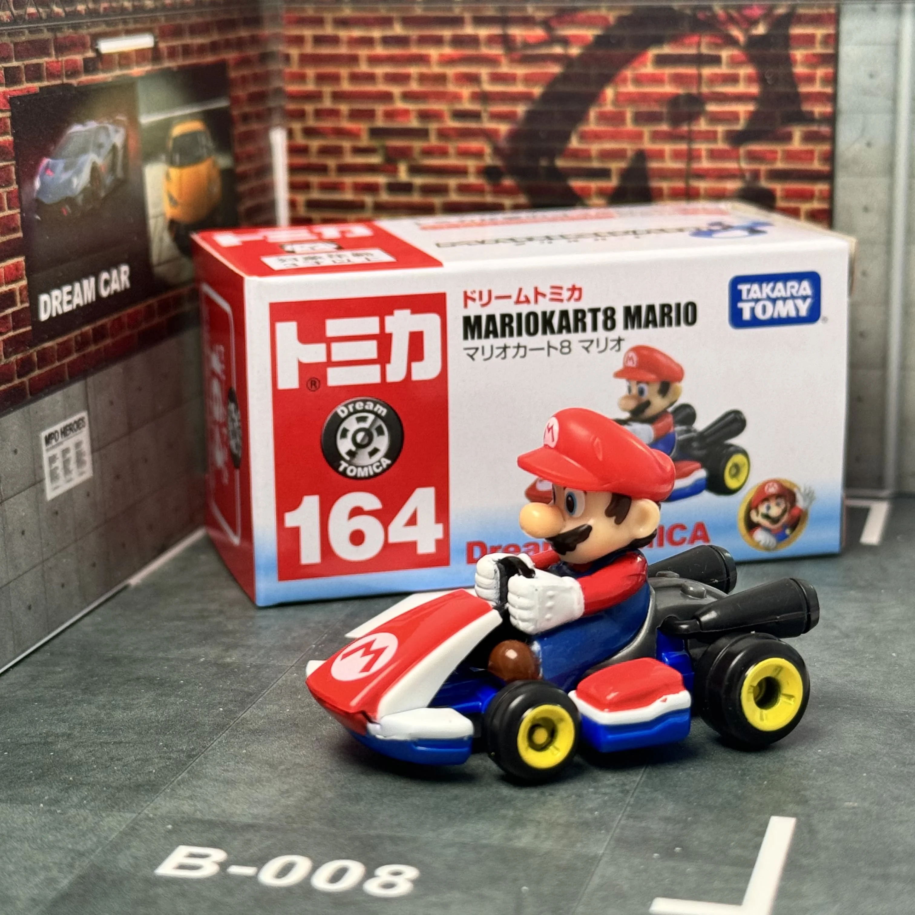 

TAKARA TOMY Tomica NO.164 Mario Mario Kart 8 Casting Static Alloy Car Vehicle Diecast Metal Mode Collection Display Boy Toy Gift