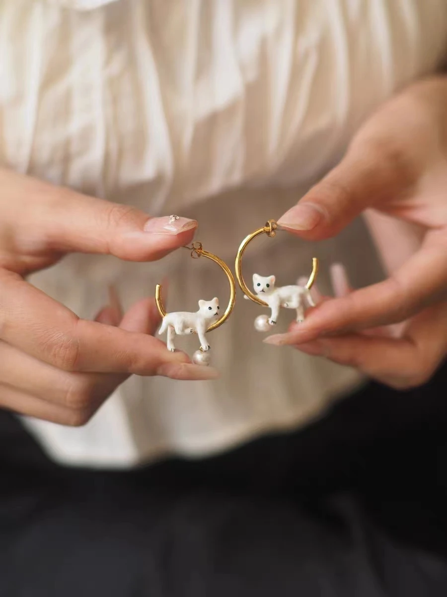 Elegant Cat Pearl Earrings for Cat Lovers