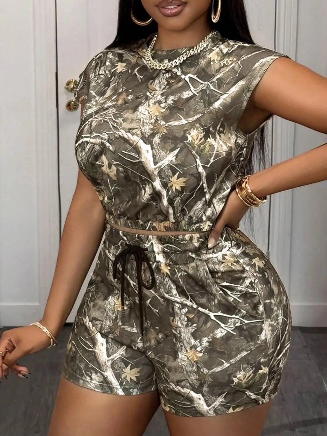 Plus size two-piece full-body printed short-sleeved T-shirt and shorts, casual T-shirt and shorts, comfortable and casual for go