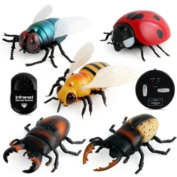 Novelty Electric Simulation Fly Ladybug Honeybee Crab Remote Control Move Prank Joke Scary Trick Bugs RC Animal Halloween Kids T