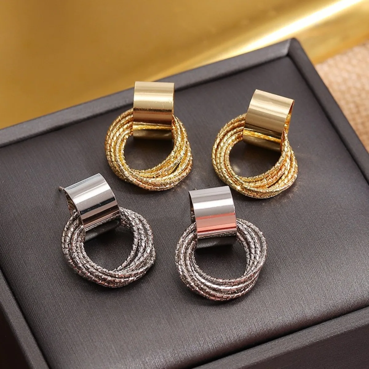 2pc Thread Ring Women Fashion Trend Light Luxury and Simple Earrings Outdoor Travel Carnival Banquet Party Holiday Dressing Gift