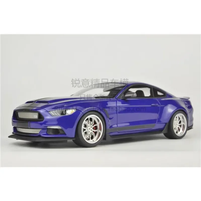 1:18 Ford Mustang Shelby GT-350 Widebody alloy model, children's collection of decorative toys, for children's holiday gifts.