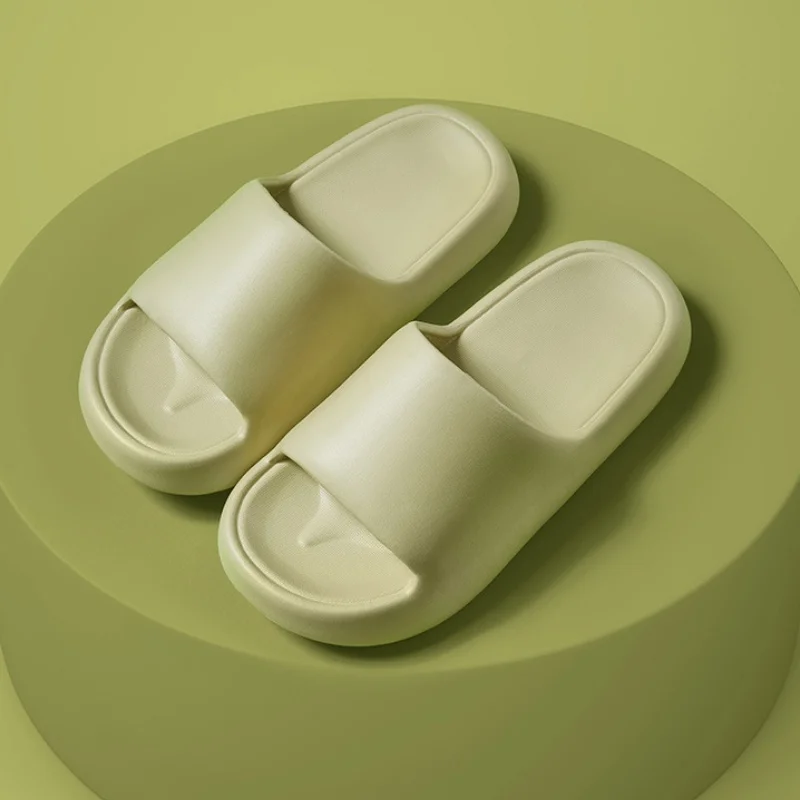 

Легкие тапочки на плоской подошве, однотонные Нескользящие шлепанцы для ванной, летние женские тапочки, домашние тапочки с мягкой подошвой, 2024