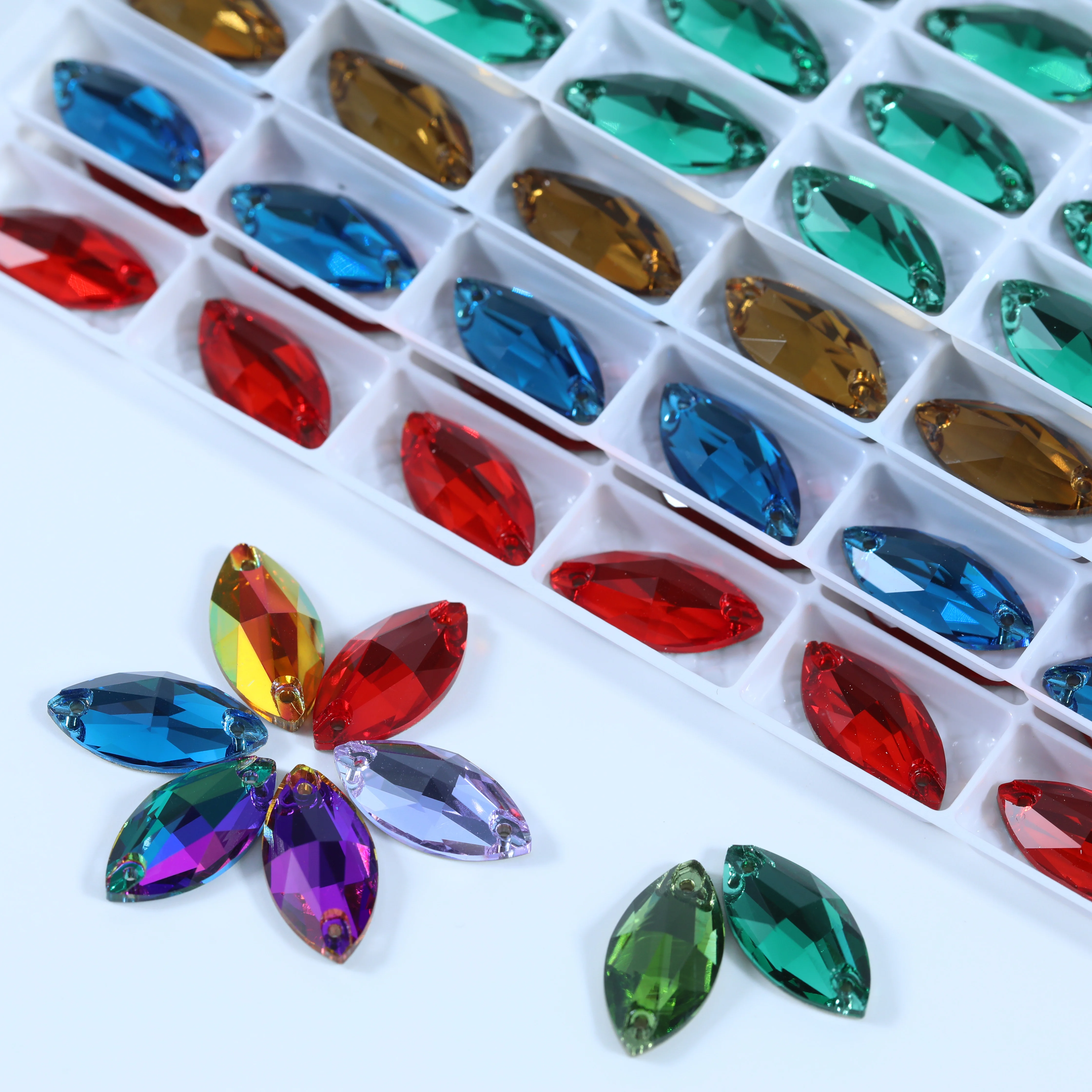 Funkelnde Marquise-Krallen-Strasssteine aus Premium-Glas-Kristall in Normalfarbe, Navette-Aufnähsteine für DIY-Taschen, Schuhe, Kleidung, Handyhüllen – Detail 1