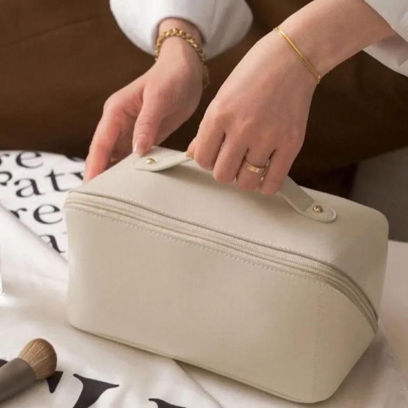 

Fast Drop Shipping 2022 Fashion Ins Large-capacity Portable Women Cosmetic Bag Toiletries Organizer Female Storage Makeup Cases
