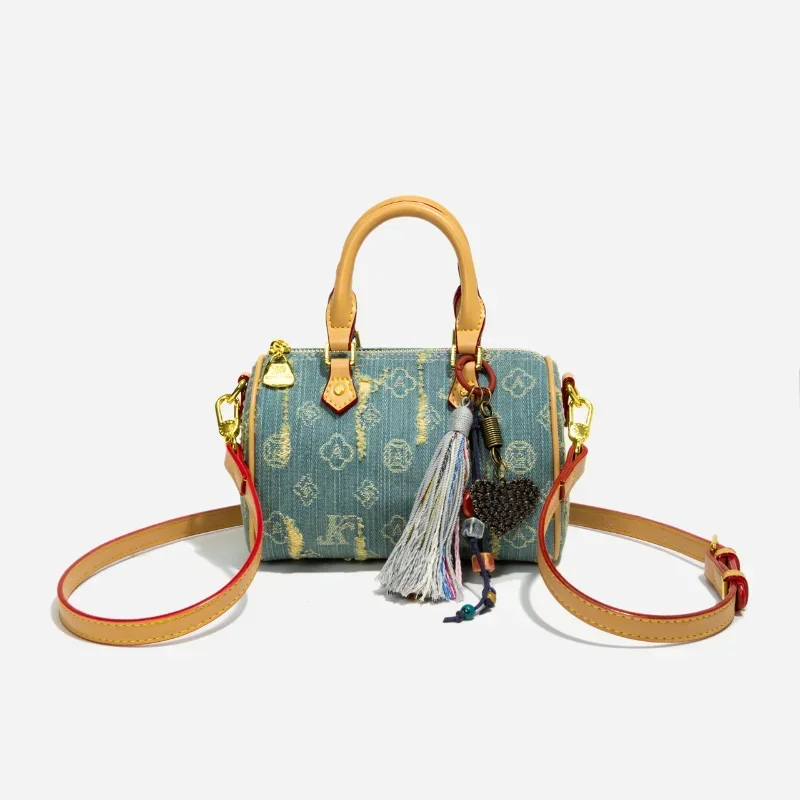

Designer Crossbody Bag For Women Made Of Durable Leather With Adjustable Chain Strap Elegant Everyday Use