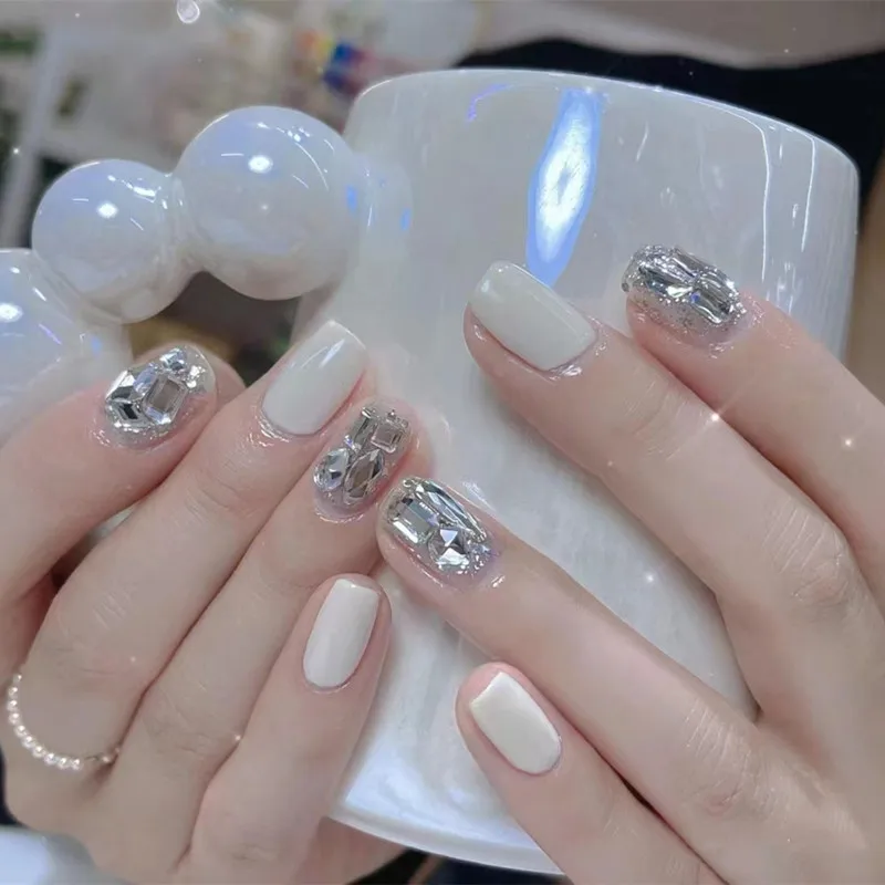 24Pcs Short Square Ballet Red False Nails French Minimalism Rhinestone Acrylic Manicure Retro Sweet Detachable Stick on Nails