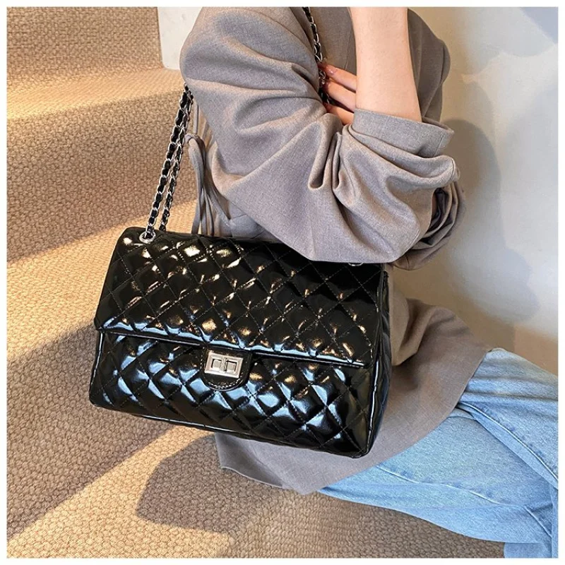 Stylish Ladies Messenger Bag Made Of Wave-Printed Leather Boasting Paris Casual Vintage Spacious Soft Neat Daily Look​