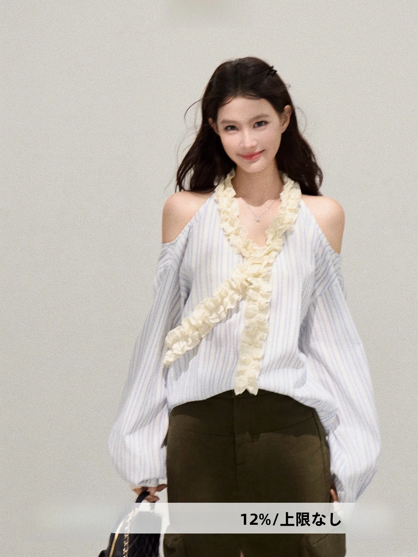 

Изысканная женская блузка с длинным рукавом и декоративными элементами, свободного кроя, весенняя, с открытыми плечами, с вырезом на шее, стройнящий топ от THROUs