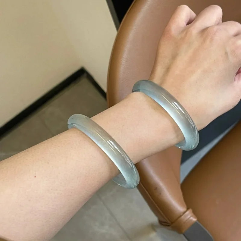 

High-quality ice- quartzite bracelet, water-foam , emerald-colored grape flesh light green round jade bangle