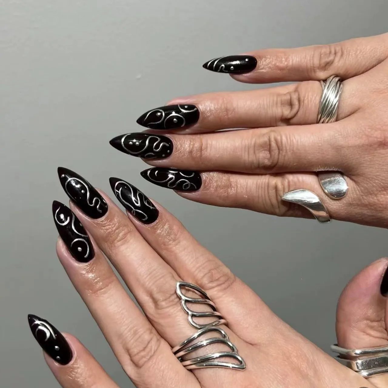 

24PCS Sweet Cool Dark Black Almond False Nails Simple Silver Irregular Lines French Fake Nails for Spice Girls Wearable Ins Nail