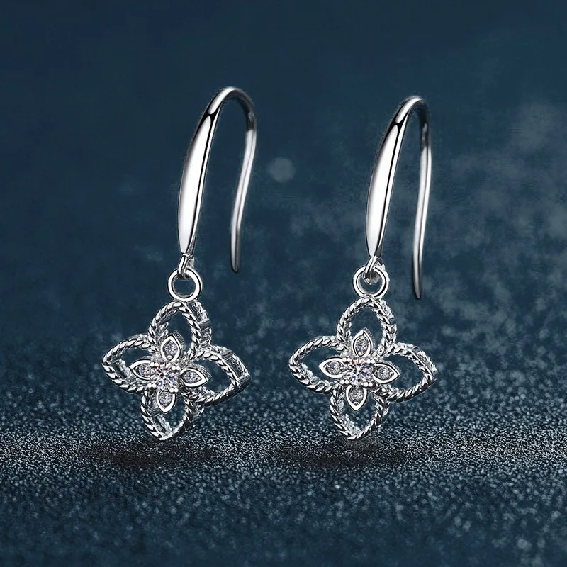 

Korean style fashionable clover earrings 925 sterling silver Mozambique earrings, niche high-end earrings accessories