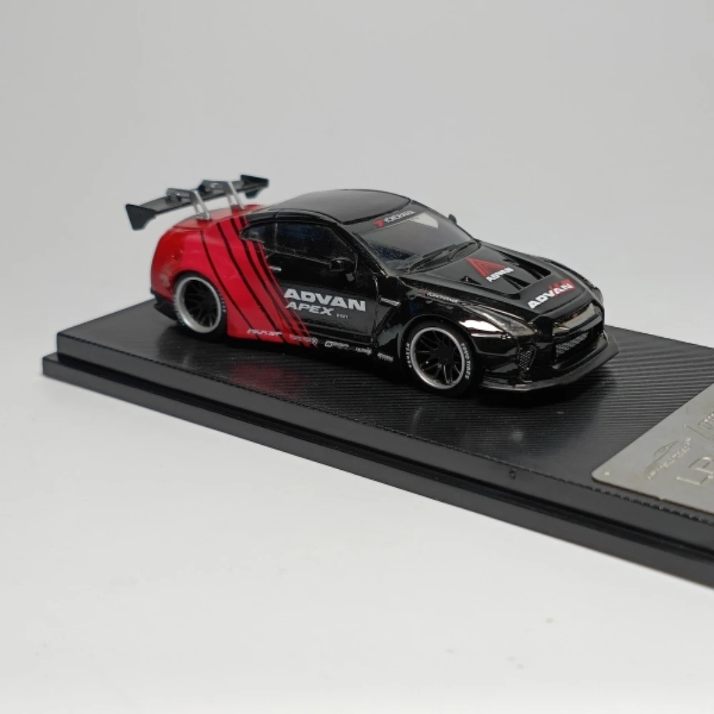 

Литая под давлением модель автомобиля MC 1:64 Liberty Walk GTR R35 ADVAN