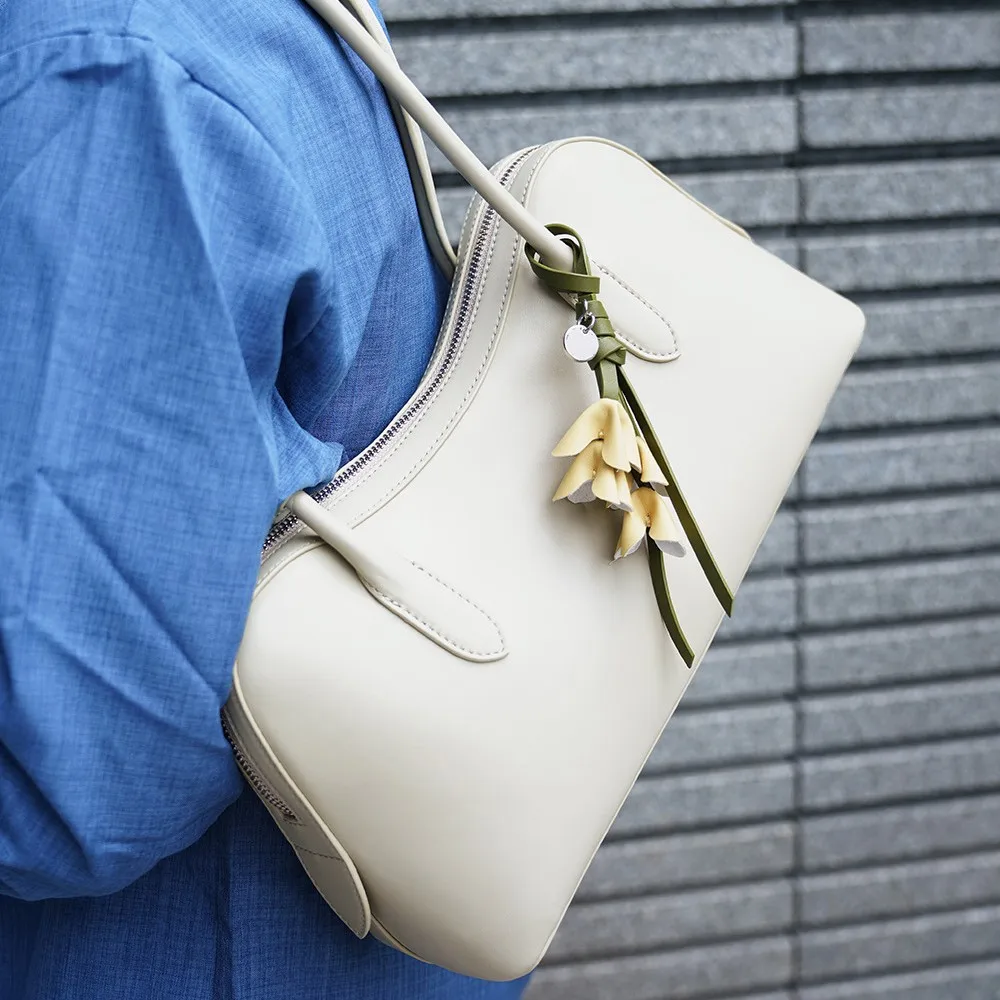 

New Designer Beige Large Capacity Casual Tote with Hit Color Flower Pendant Split Cow Leather Women Commuter Handbag