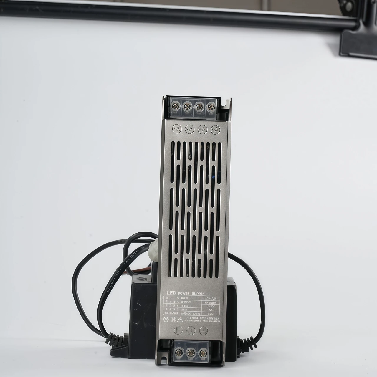 تحويل التيار الكهربائي UPS وظيفة 60 واط 100 واط 200 واط 300 واط 186-265 فولت التيار المتناوب إلى تيار مستمر 12 فولت 24 فولت وظيفة الشحن محرك صناعي SMPS