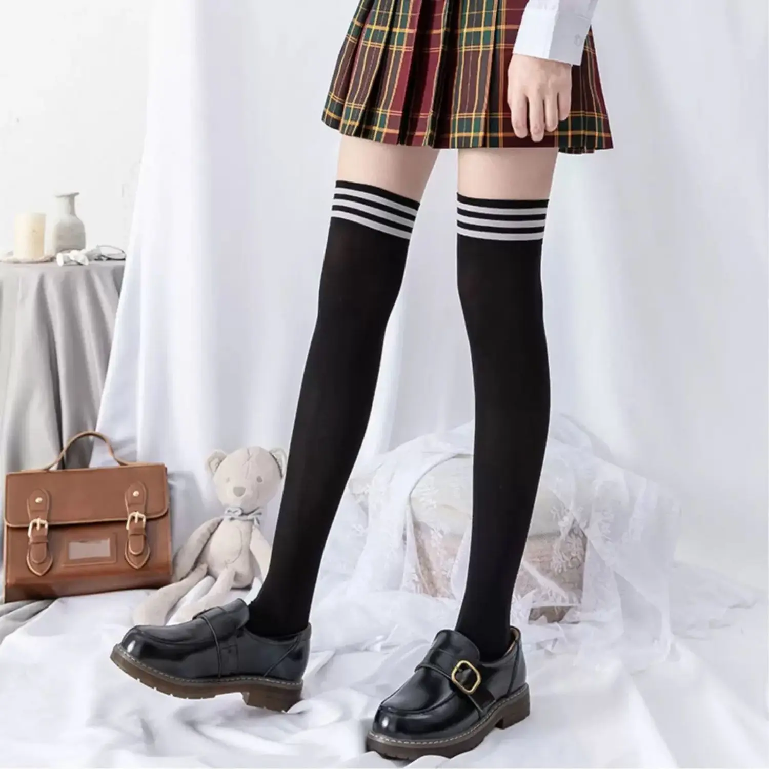 

2-pair set.Best-selling style.Knee-length socks with classic three stripes.Long socks for warmth and shaping.High-cuffed socks.