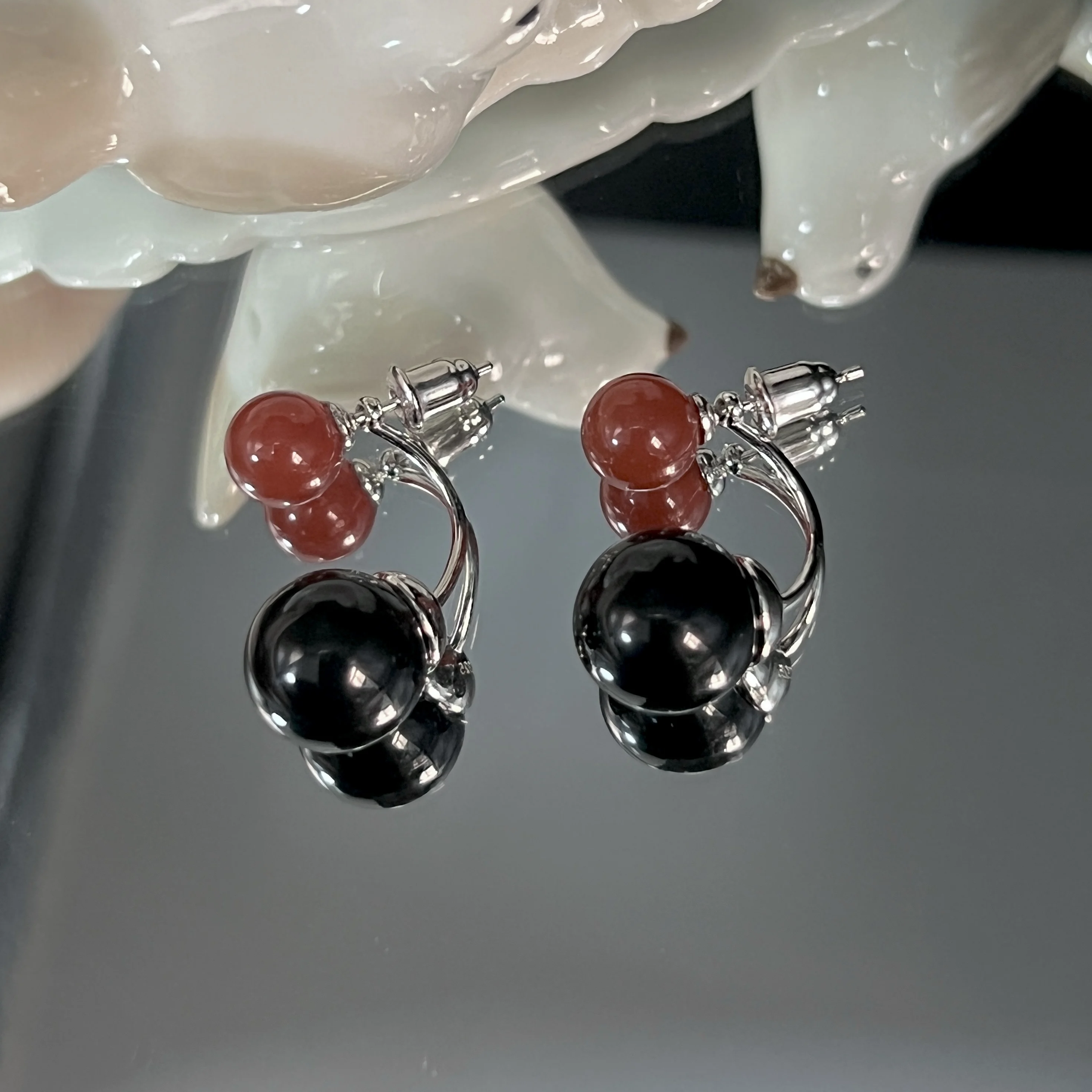 Koreaanse mode S925 dubbelzijdige zwarte agaat oorbellen voor dames, druppelvormige ronde kralen, anti-allergische oorbellen