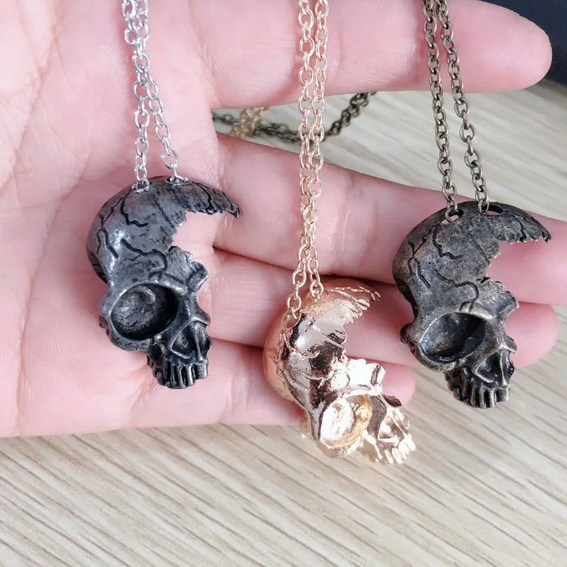 Retro YK2 Men's and Women's Half Face Skull Necklace Gothic Punk Dark Skull Pendant Fashion Personality Halloween Jewelry Gift