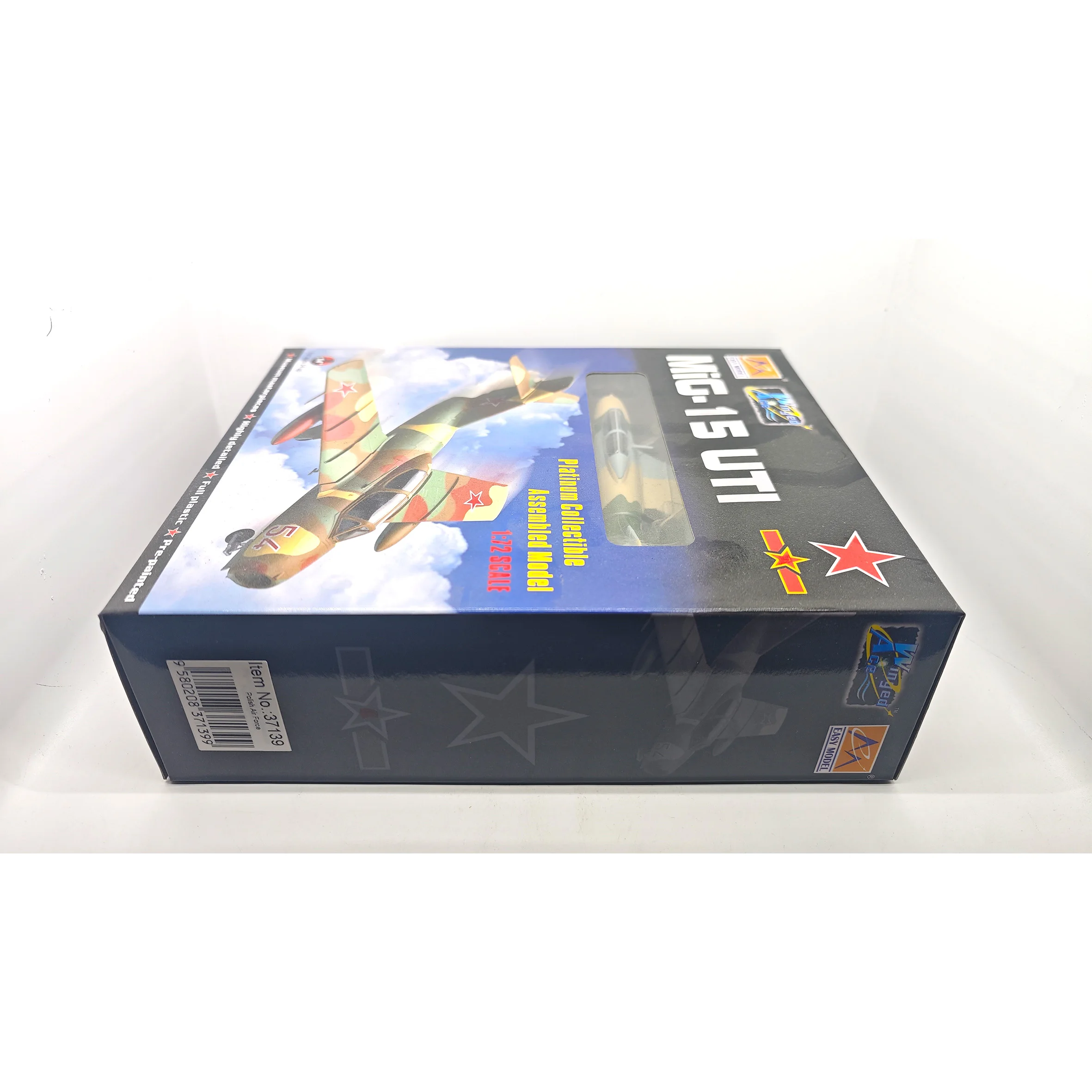 Spot 37139 1:72 Mig-15UTI (S-103) fighter model (Poland 8020) static finished model (out of print)