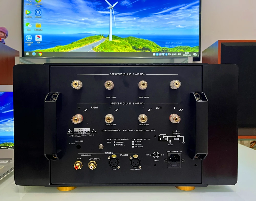 Reference Accuphase AM-200 high power Class A  Fully balanced amplifier HiFi high end vu meter amp