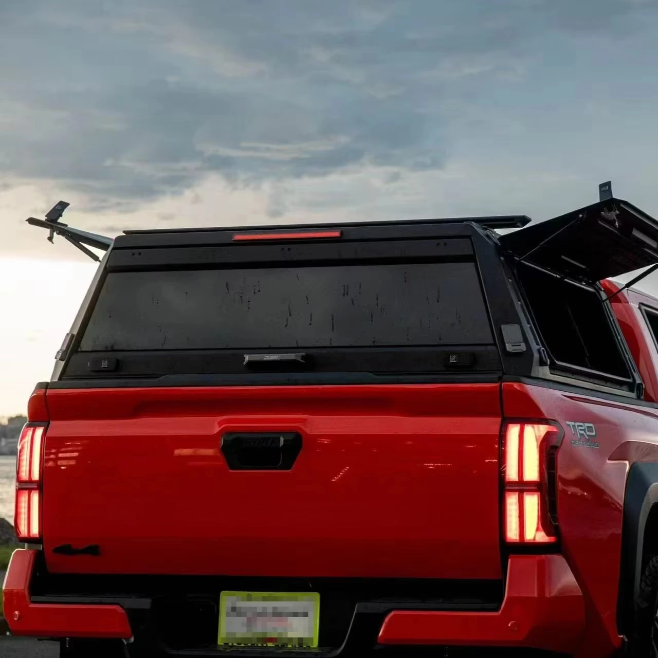 

High Quality Full Aluminum Waterproof Steel Pickup Truck Bed Cap Canopy Topper for F150 2021+/ 1500 2019+ 5.5FT