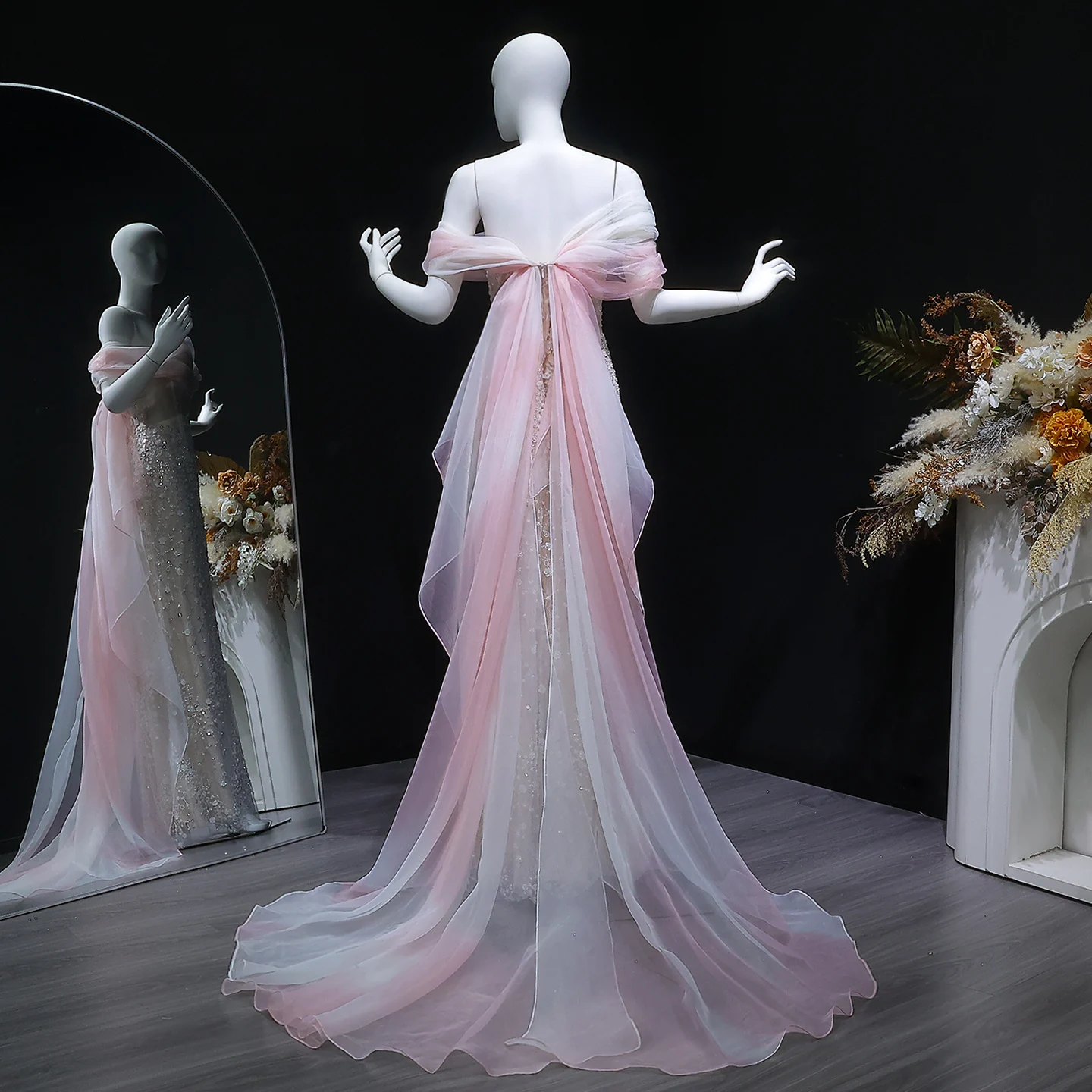Sharon Said Dubai Elegantes Abendkleid in Blush Pink mit Blumenmuster und Perlen, schulterfrei, Meerjungfrauenstil, arabisches Damen-Abendkleid, SS519, maßgeschneidert – Detail 7