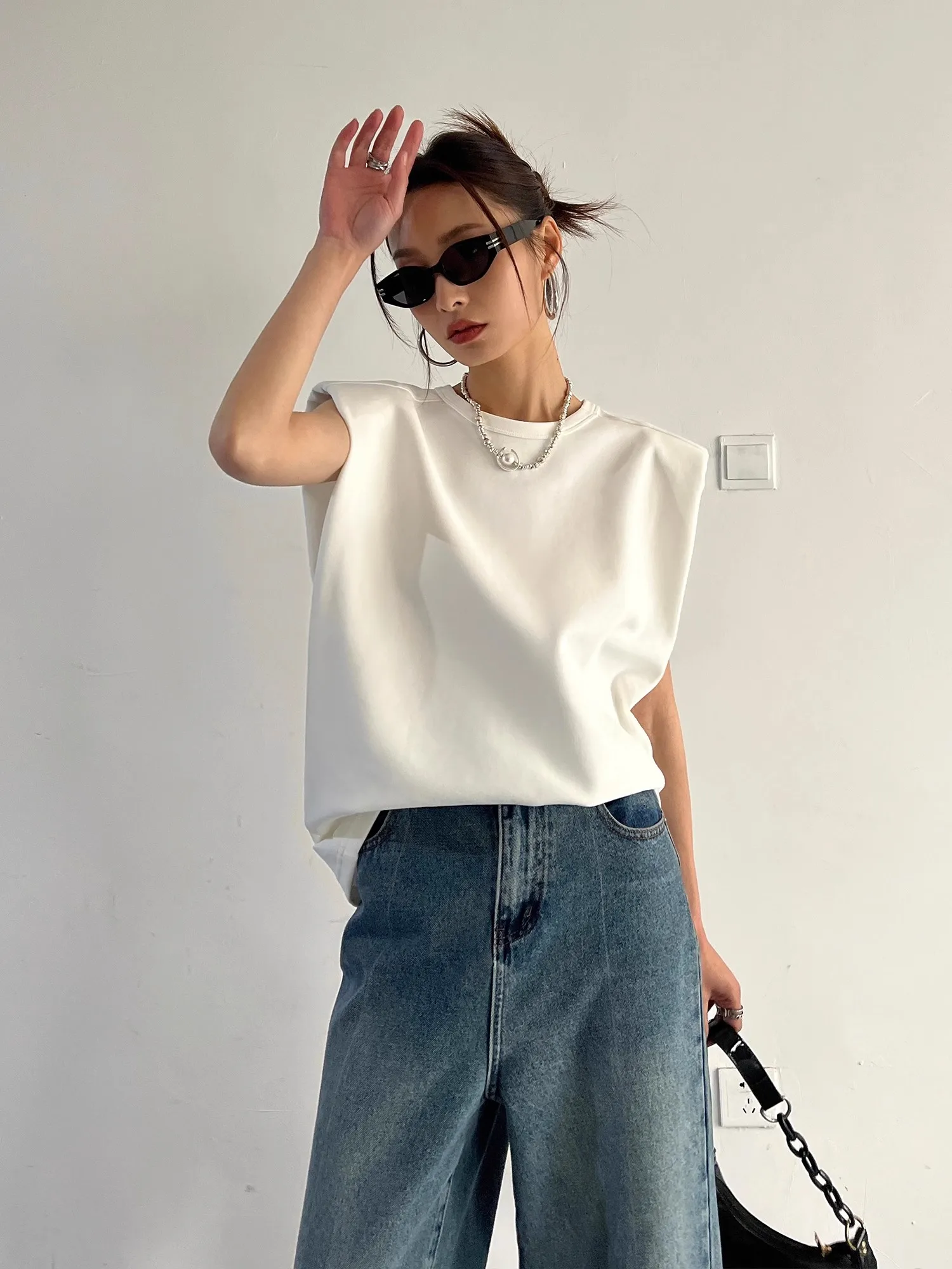 2025 Zomer Nieuwe Sle Koreaanse Loose Fit oulder Pad Vest Top vrouwen Svel Rechte Hoek Pendelen Dunne Pure Kleur t-shirt