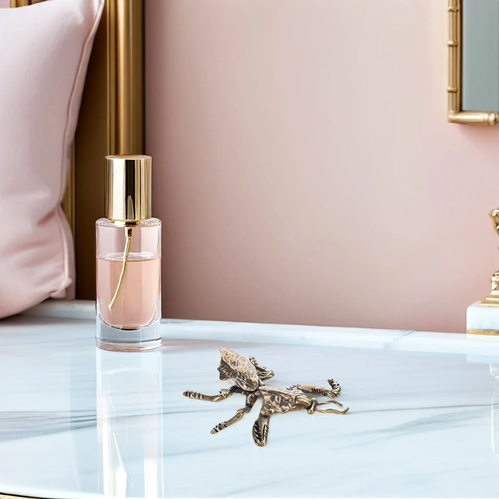 

Brass Praying Mantis Statue Mini Vintage Animal Sculpture Feng Shui Desktop Decor For Office Home Study Garden Tabletop Insect