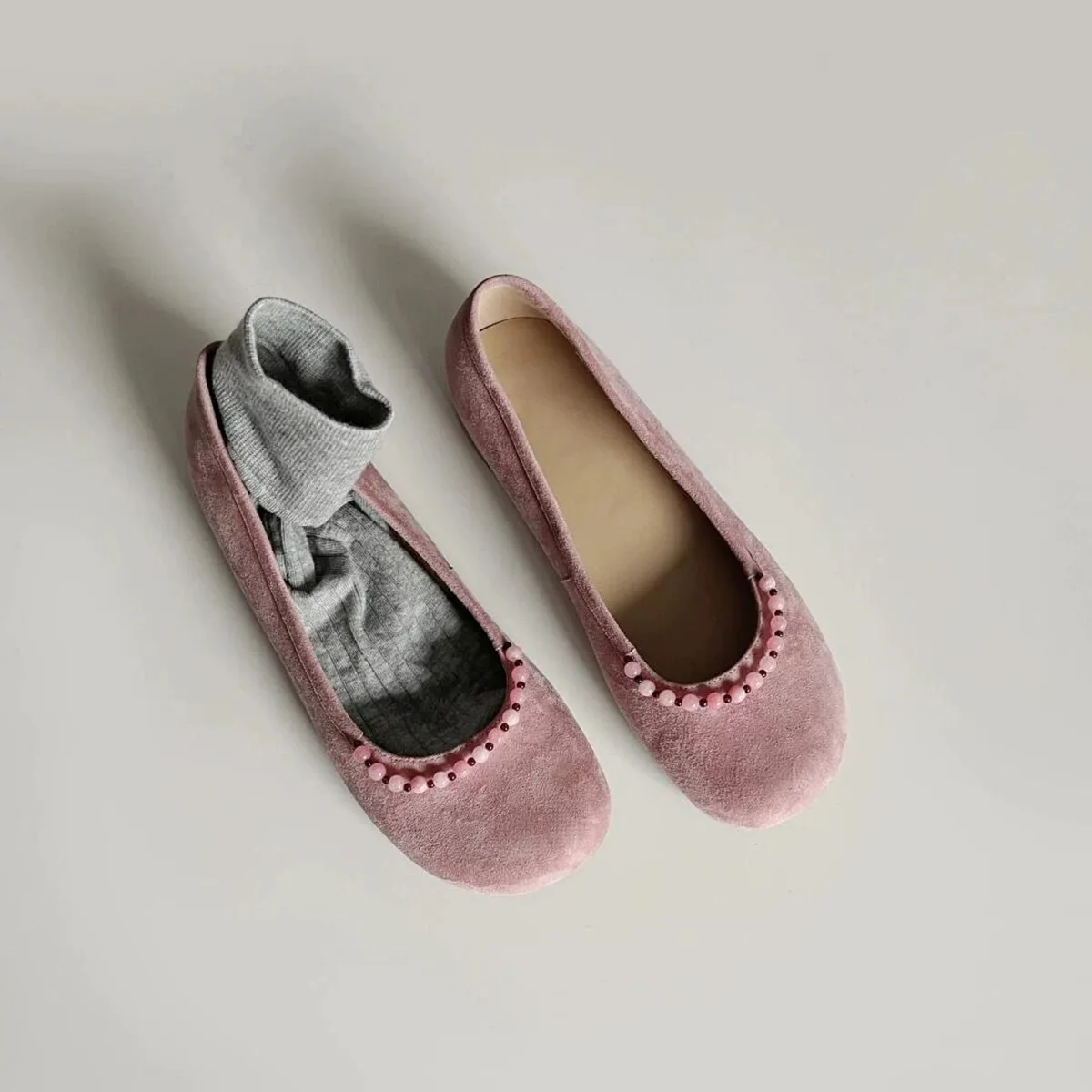 

Женские кожаные балетки в стиле ретро с бисером, с круглым носком, розовые, весна 2026, новинка