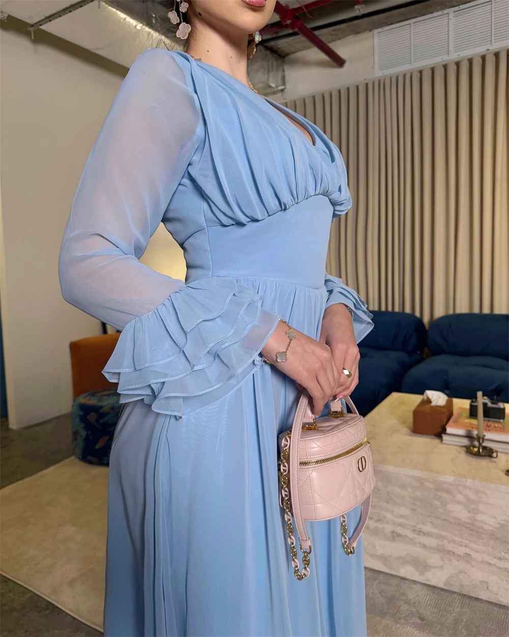 カスタマイズされたクラシックブルーシフォンイブニングドレスシンプルな A ライン長袖ウエディングドレスセクシーなスタイル V ネックホームカミングドレス女性のための