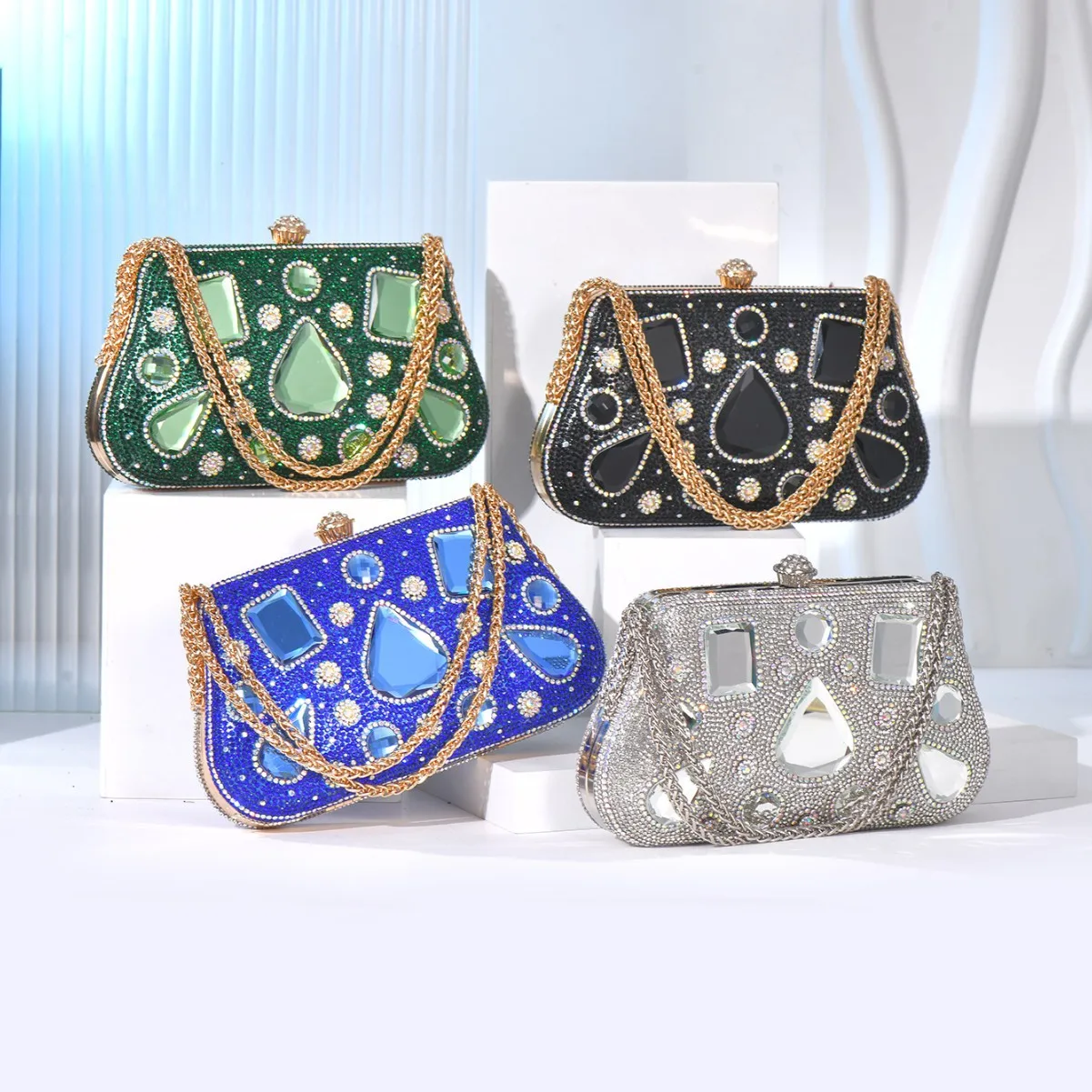 g Hollow diamond-encrusted handbag chain One shoulder banquet bag Fashion chain Crossbody women's bag bag