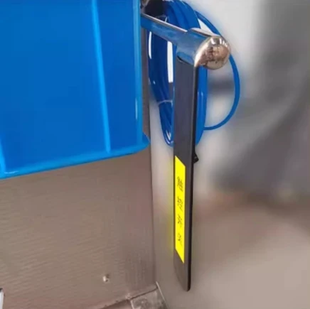 آلة تعبئة المياه البلاستيكية ذات الرؤوس المزدوجة شبه الأوتوماتيكية لتبييض الكلور #2