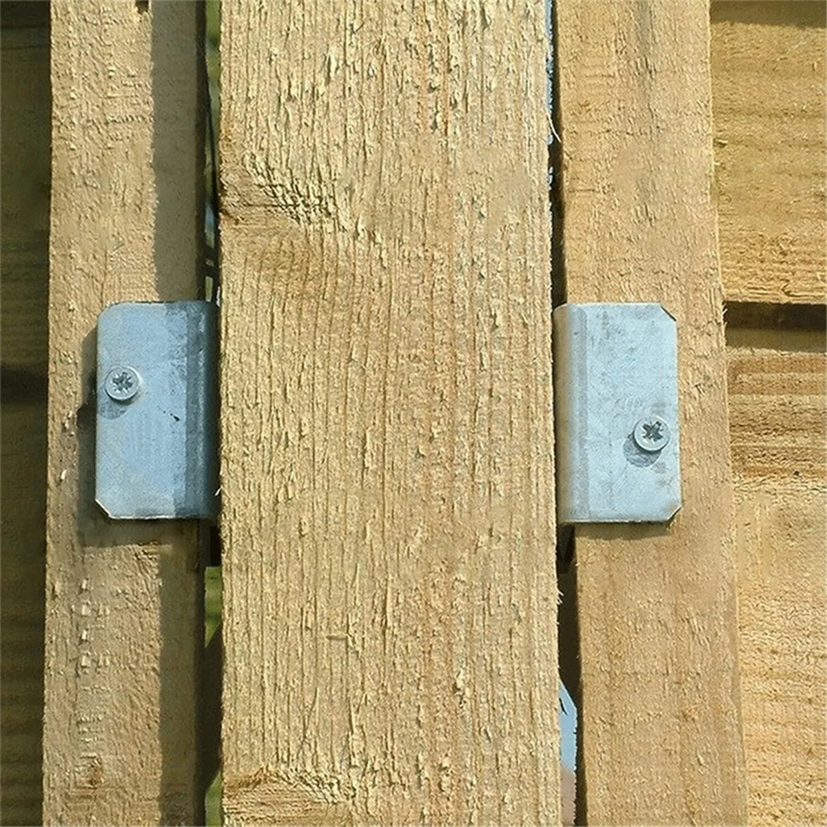 

AA98 Fence Panel Clips Trellis U Clip Bracket for Timber Posts, Secure Fence or RefixPanel Galvanised Fencing Clips 35mm