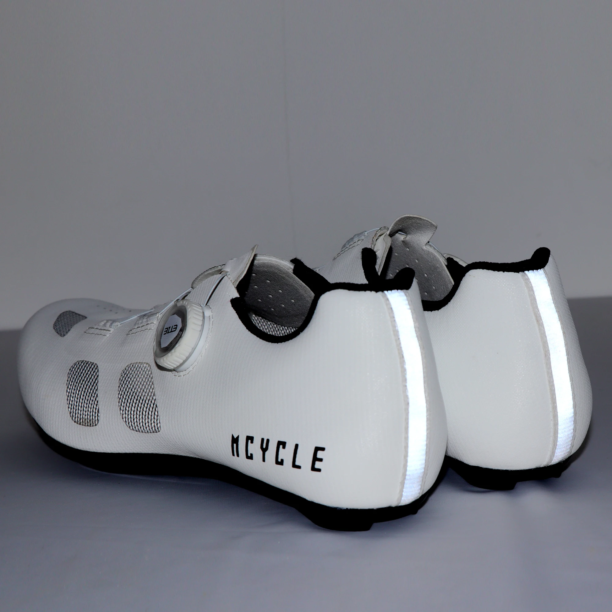 Mcycle New Arrival Sport Cycling Shoes Men Professional Riding Shoes Athletic Biking Shoes Reflective Road Bike Lock Shoes