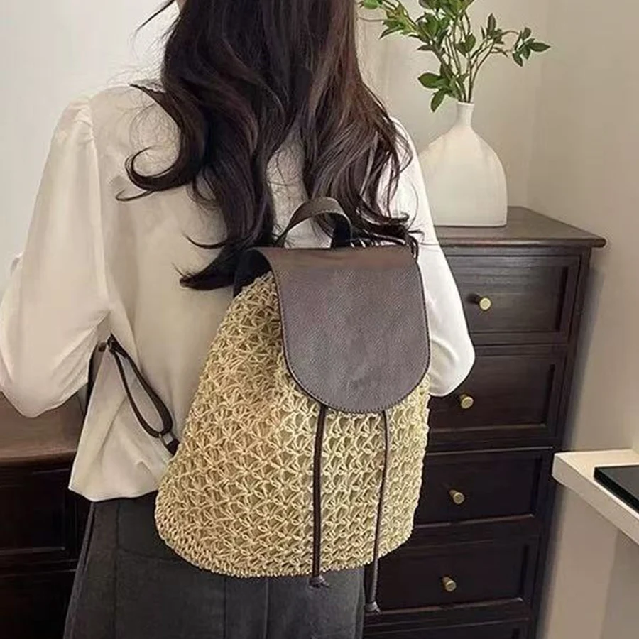 حقيبة ظهر صيفية مجوفة من القش قابلة للطي مرقعة منسوجة يدويًا برباط للنساء حقائب كتف لقضاء عطلة الشاطئ