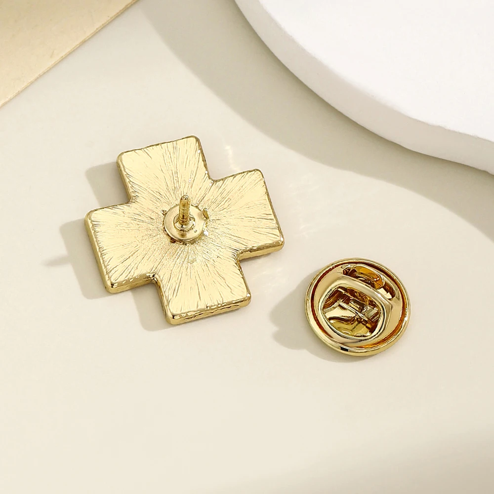 DCARZZ الصولجان والصليب المينا دبوس الطبية التمريض بروش ل معاطف للأطباء والممرضات على ظهره شارة التلبيب اكسسوارات هدية