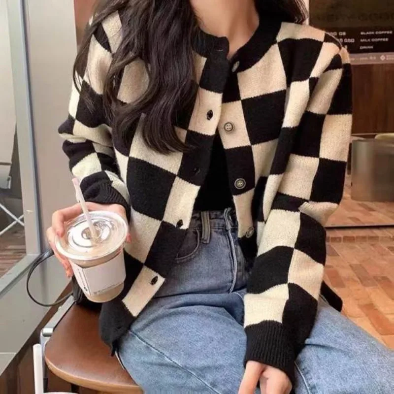 Black and white checkerboard sweater retro Japanese Korean version loose outer knitted cardigan for women 2024 autumn and winter