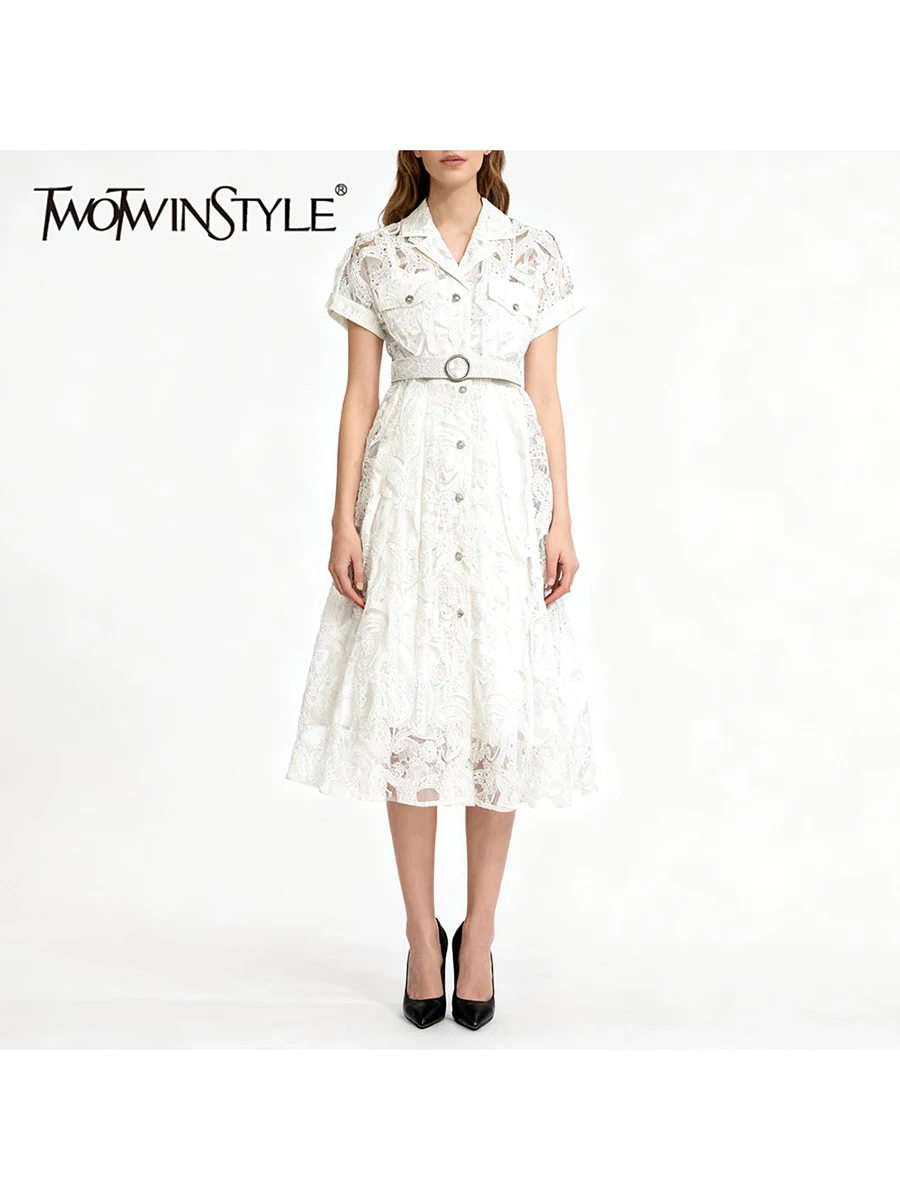 

TWOTWINSTYLE однотонные прозрачные модные платья с поясом для женщин, элегантное платье с лацканами и короткими рукавами, высокой талией, женская одежда, новинка