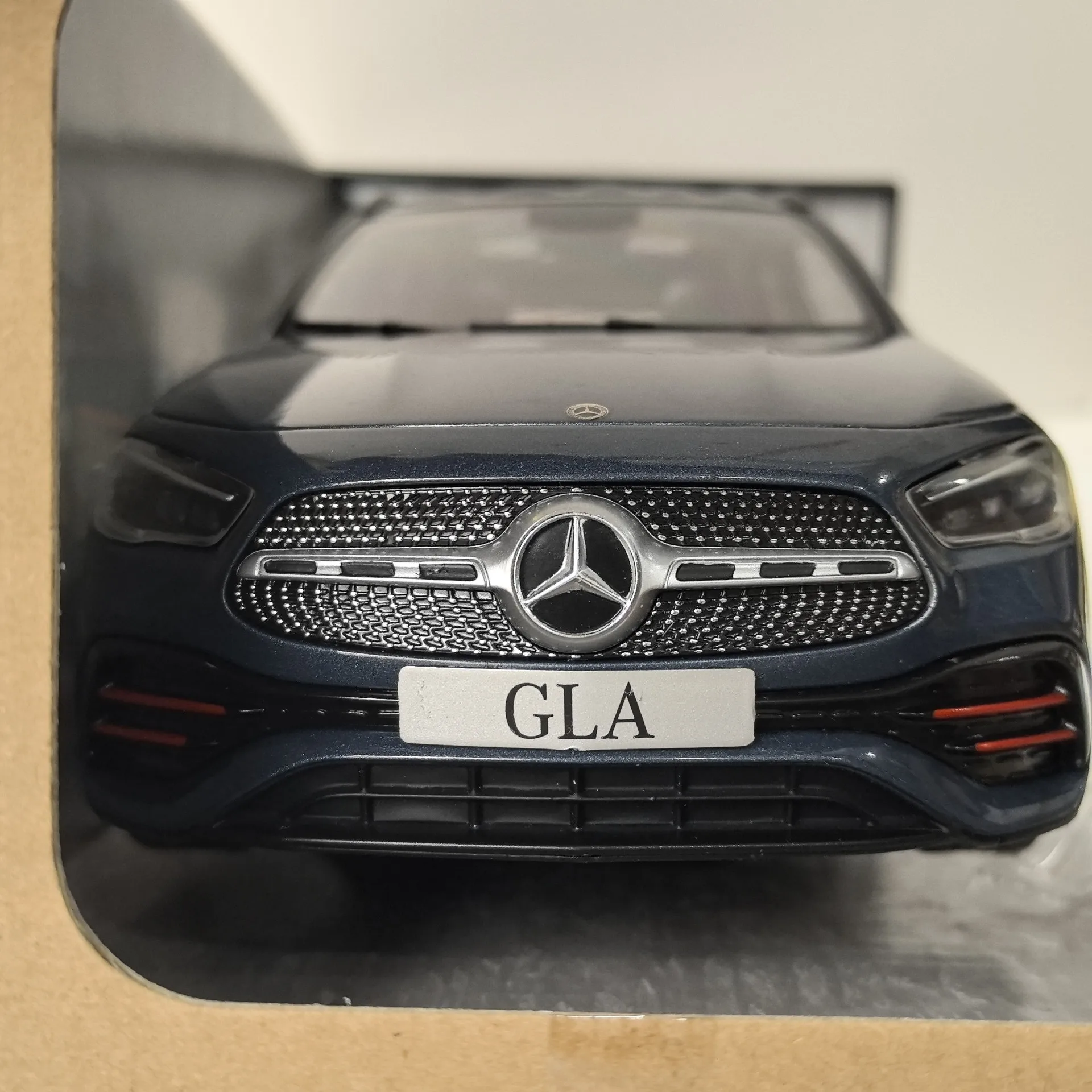 Diecast SOLIDO Maßstab 1:18 BENZ GLA AMG H427 Legierung Auto Modell Sammeln Spielzeug Geschenk Souvenir Display Ornament