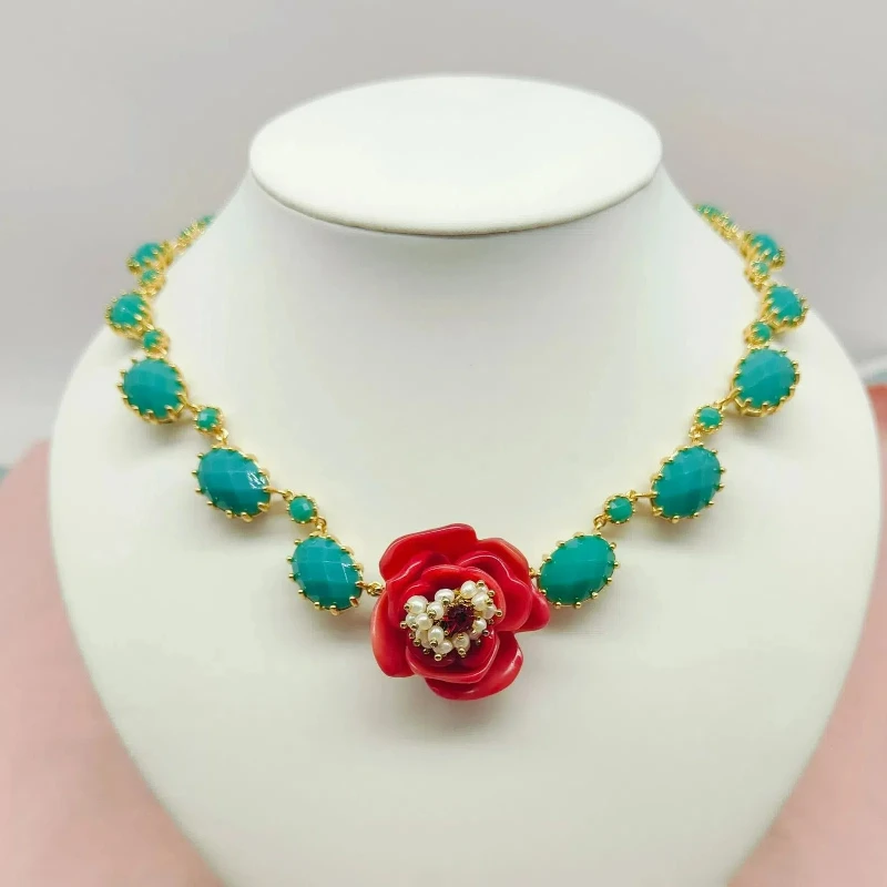 

New Trendy Retro Jewelry Red Resin Camellia Charms Glass Pearl Stamen Oval Gem Green Resin Cabs Inset Chain Temperament Necklace