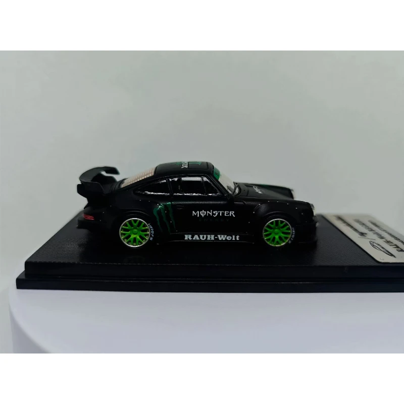 2025 Nowy model wyścigowy w skali 1/64 Materiał metalowy DLY Dopasowana scena Miniaturowa zabawka Ręcznie robiony prezent urodzinowy Ozdoba na biurko