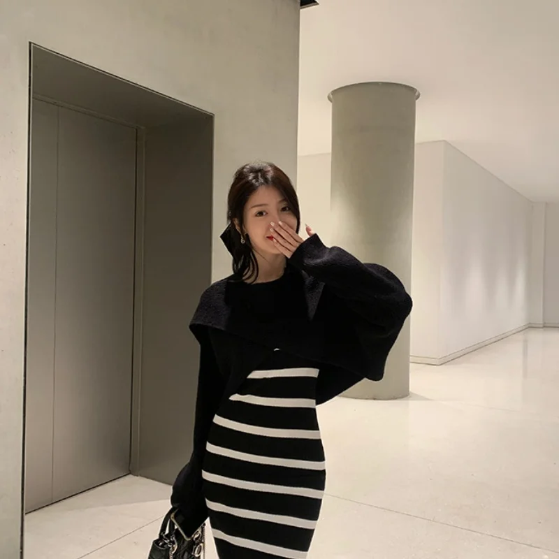 Maglione a scialle incrociato irregolare a nove punte lavorato a maglia primavera 2025