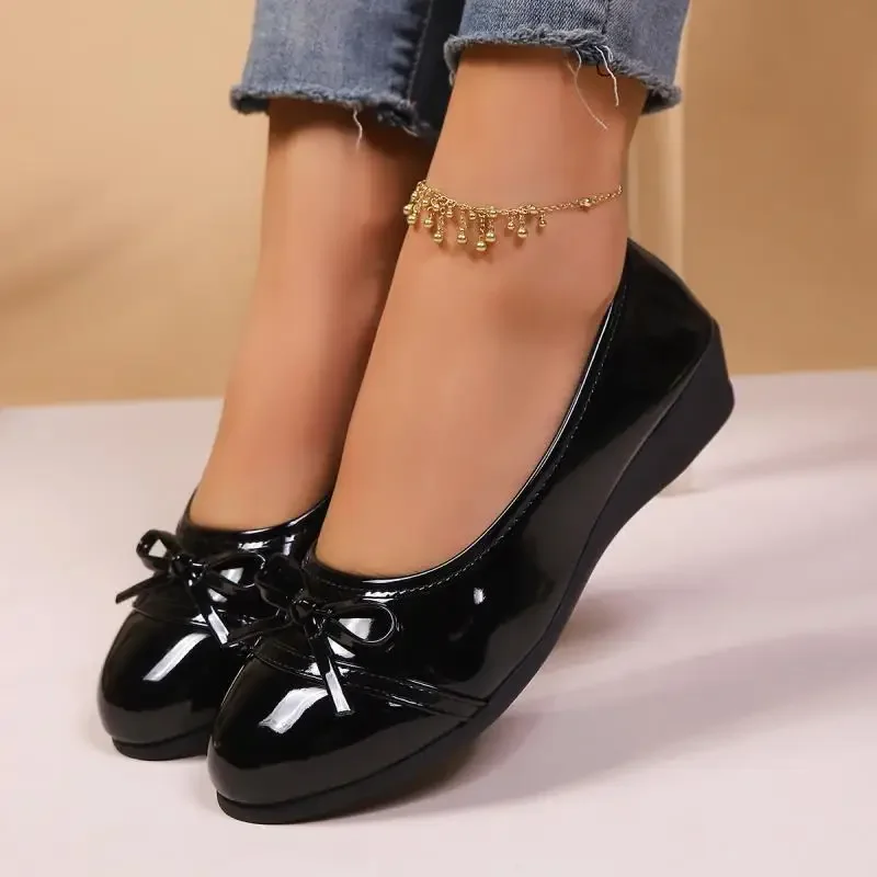 Retro Solid Round Toe Wedge Heel Pumps Women 2025 Summer Bowknot Decoration Patent Leather Pumps Sweet Mary Jane Shoes Women image 2