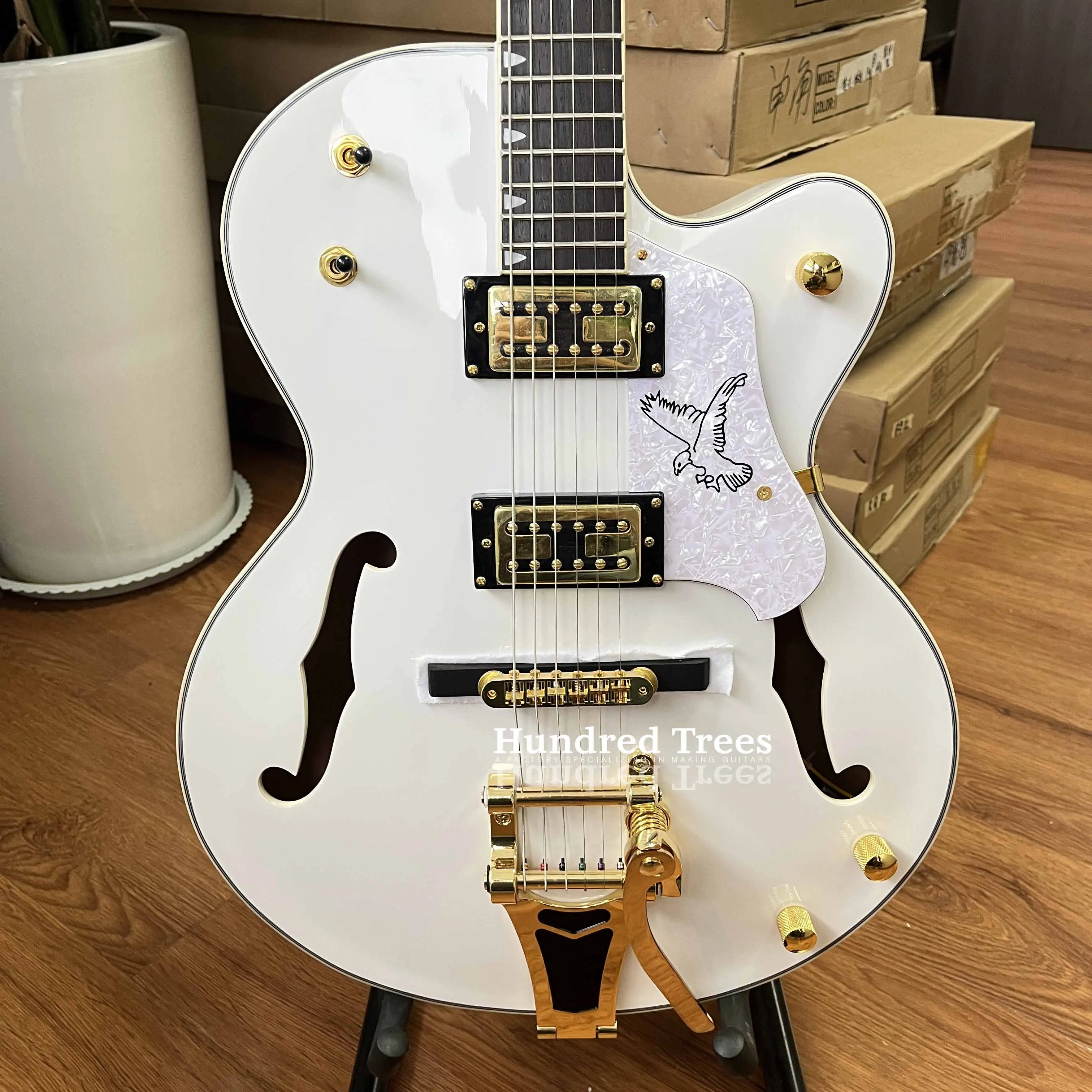 Guitarra eléctrica blanca, cuerpo hueco, pastilla HH, Hardware dorado, envío gratis