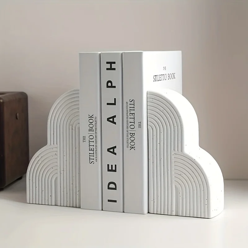 2-Piece Set of Modern Arched Bookends - Black and White Resin Bookcase Decorations with A Matte Striped Arched Design,